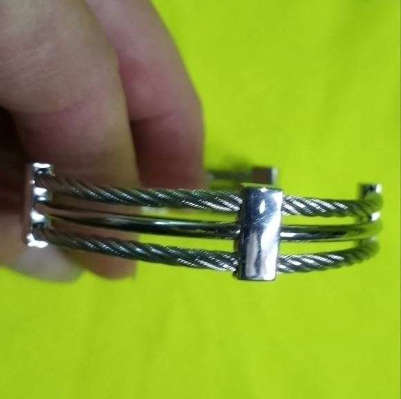 Stainless steel cable wire cuff bracelet - Picture 5 of 6